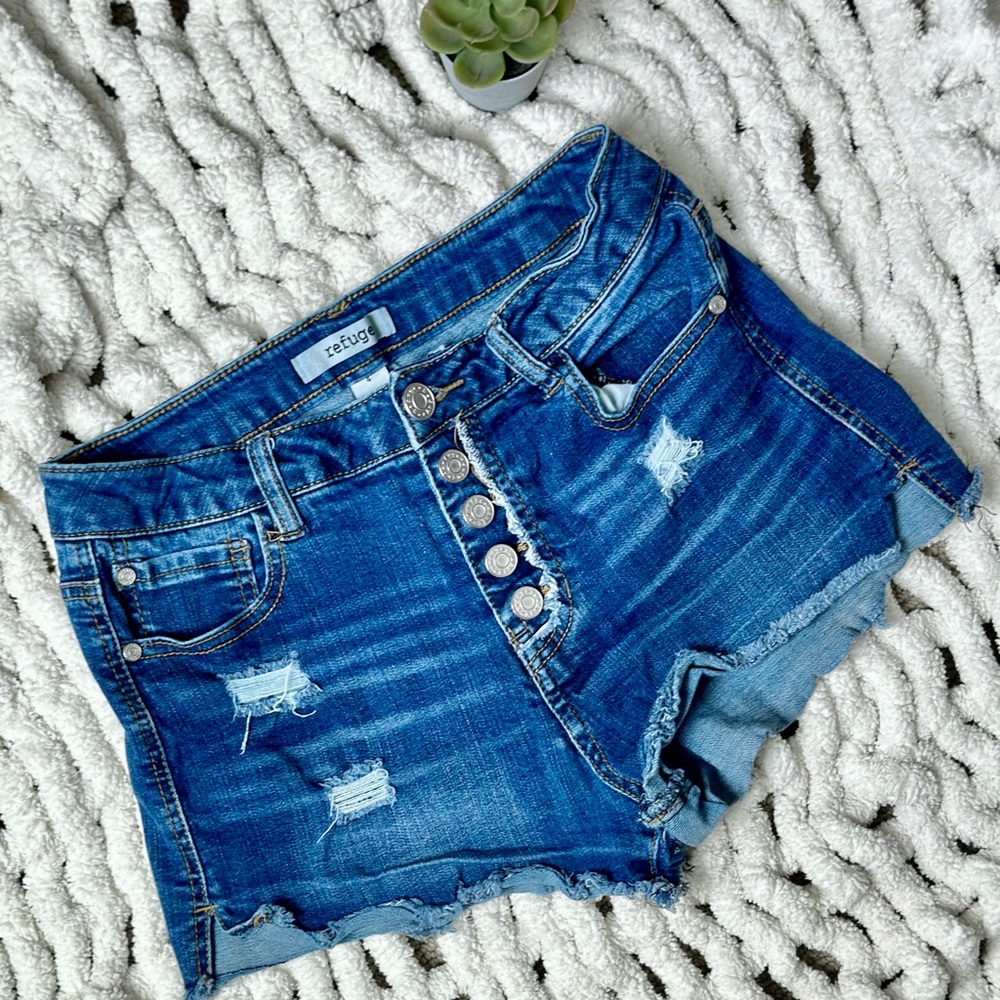 Refuge 5 Button Cutoff Shorts